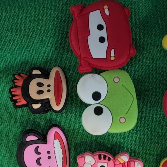 Crocs Jibbitz Bundle of 11 Kids Animated Characters Hello Kitty Monkeys Frog New - Picture 3 of 6